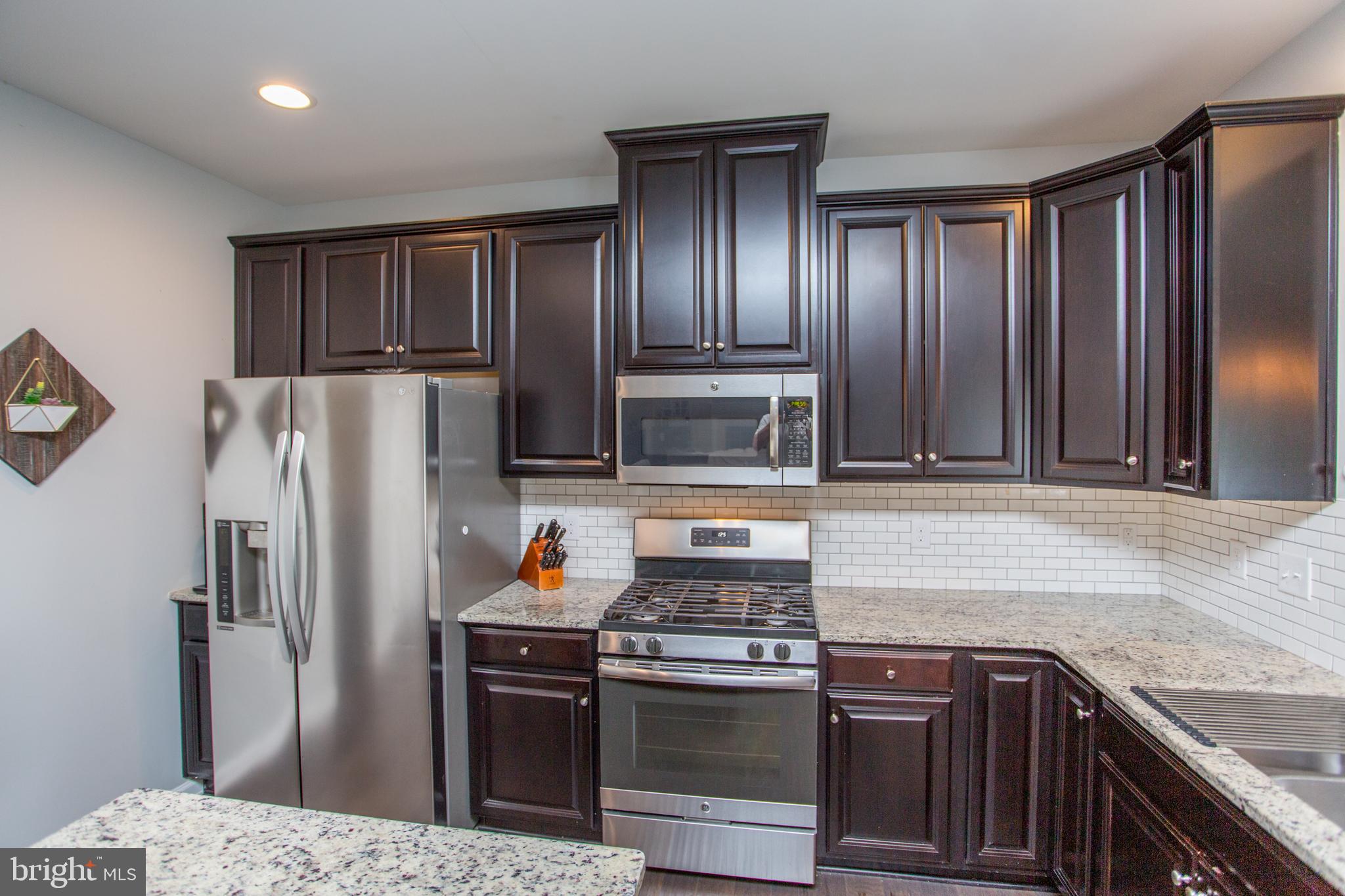 HIDDEN OAKS - Residential