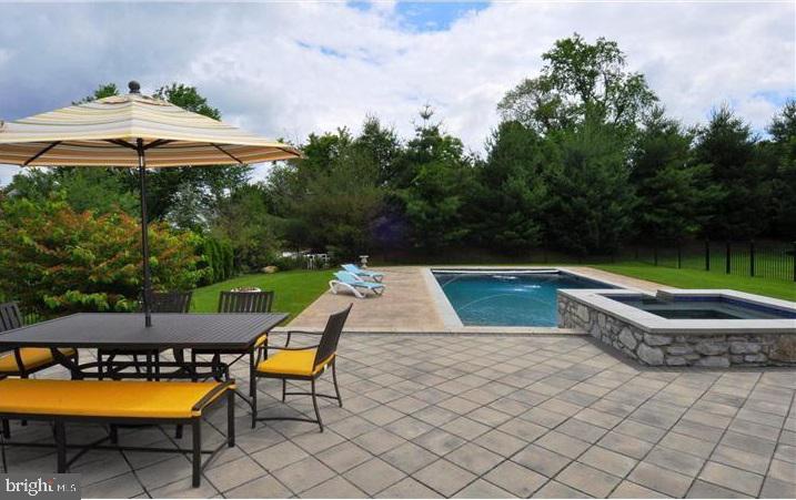 WHITEGATE - Residential