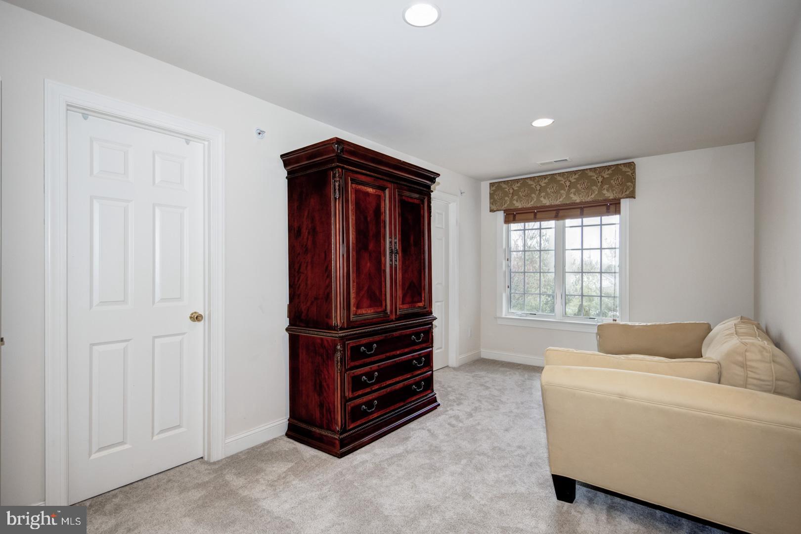 WHITEGATE - Residential