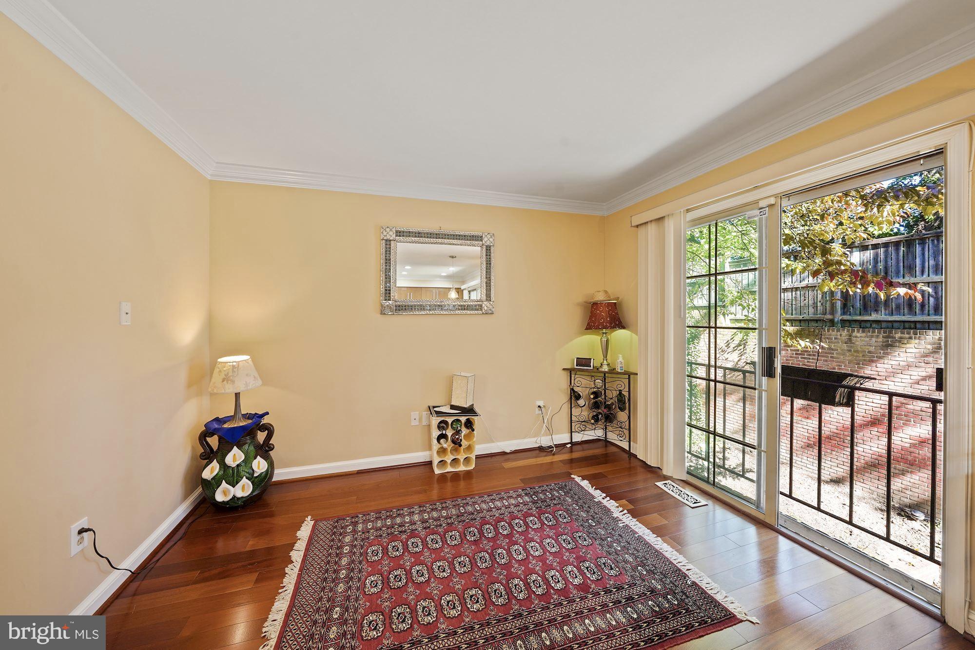 MCLEAN MEWS - Residential