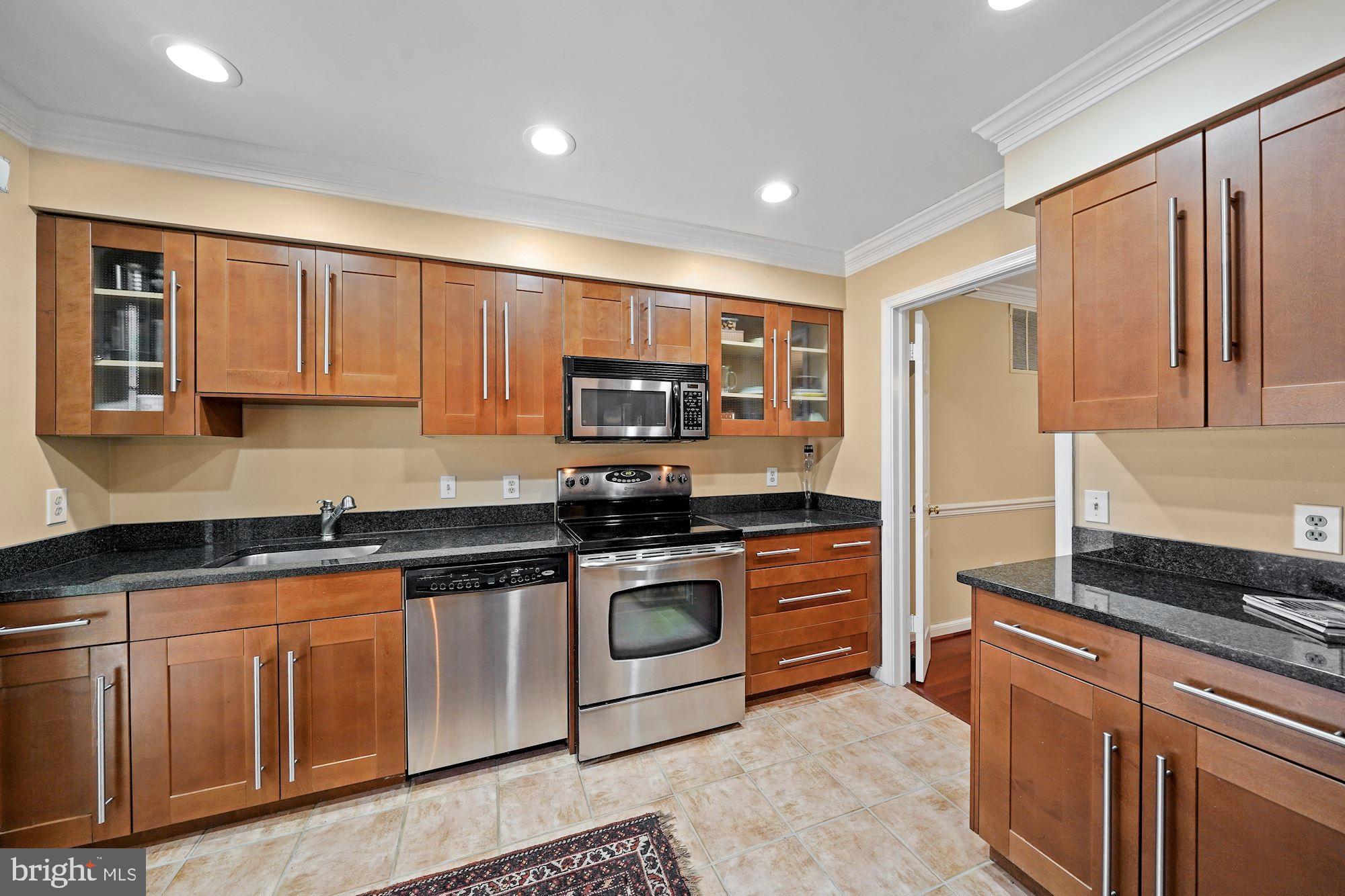 MCLEAN MEWS - Residential