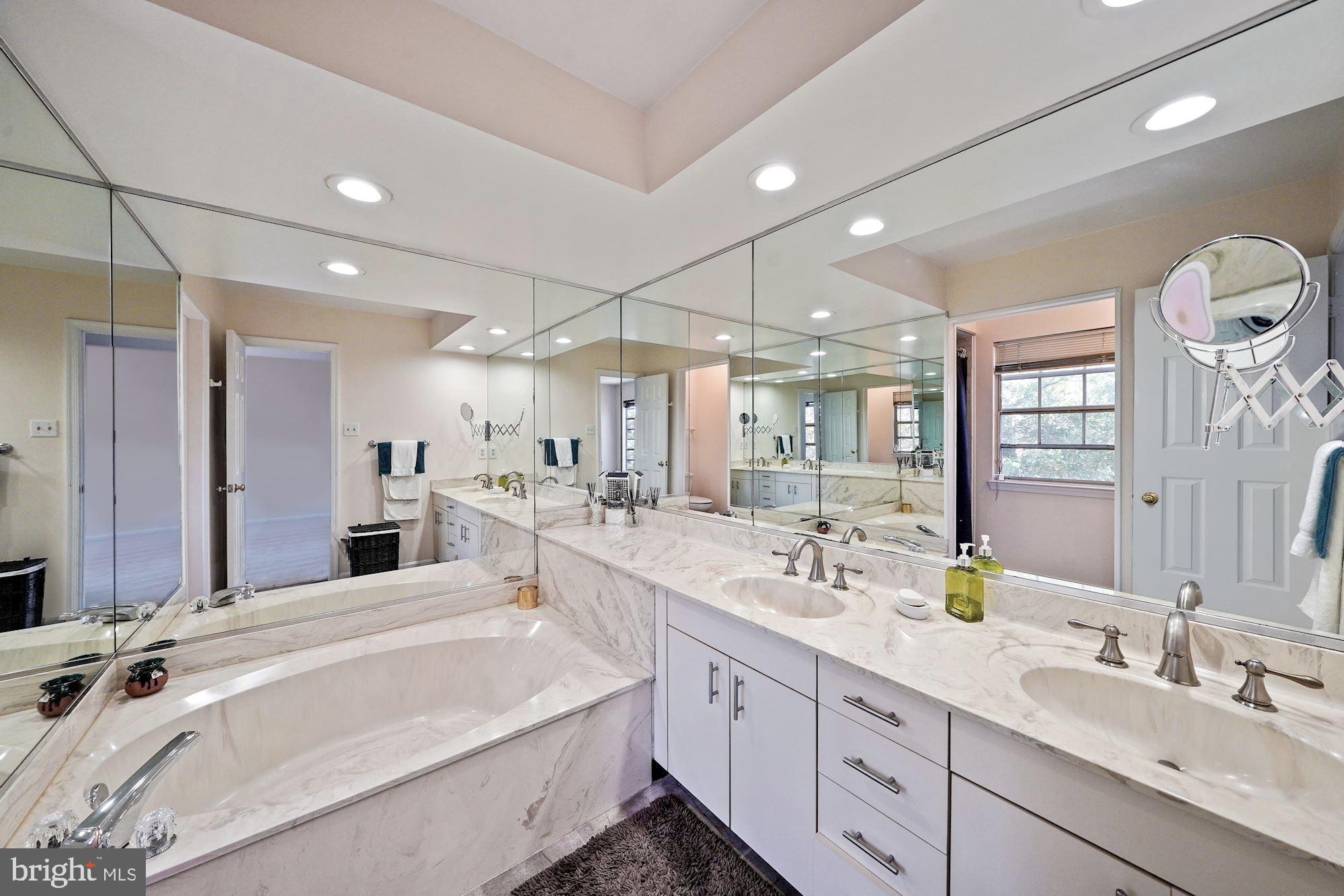 MCLEAN MEWS - Residential