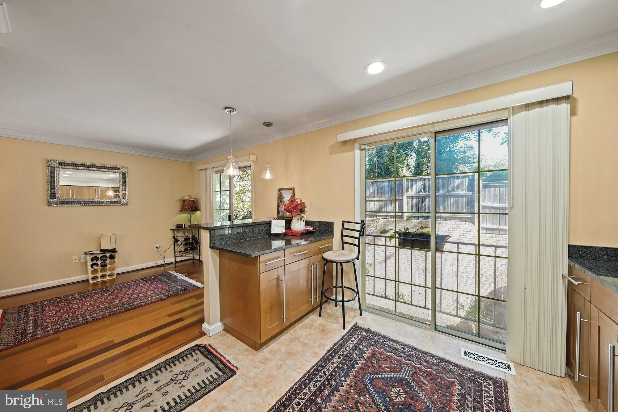 MCLEAN MEWS - Residential