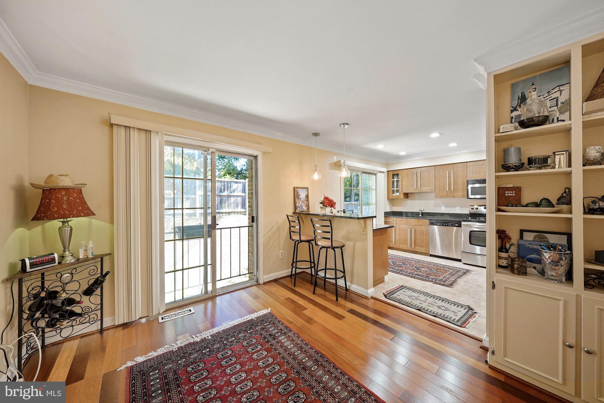 MCLEAN MEWS - Residential