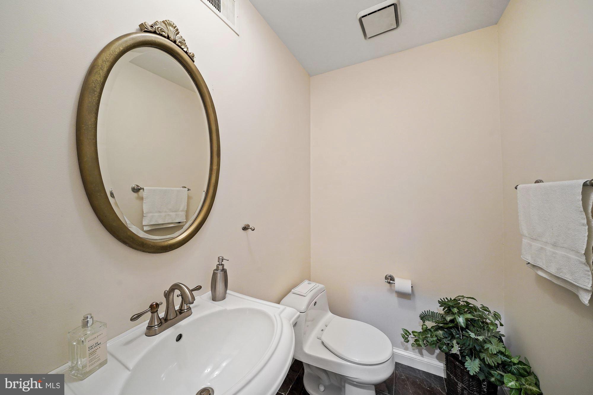 MCLEAN MEWS - Residential