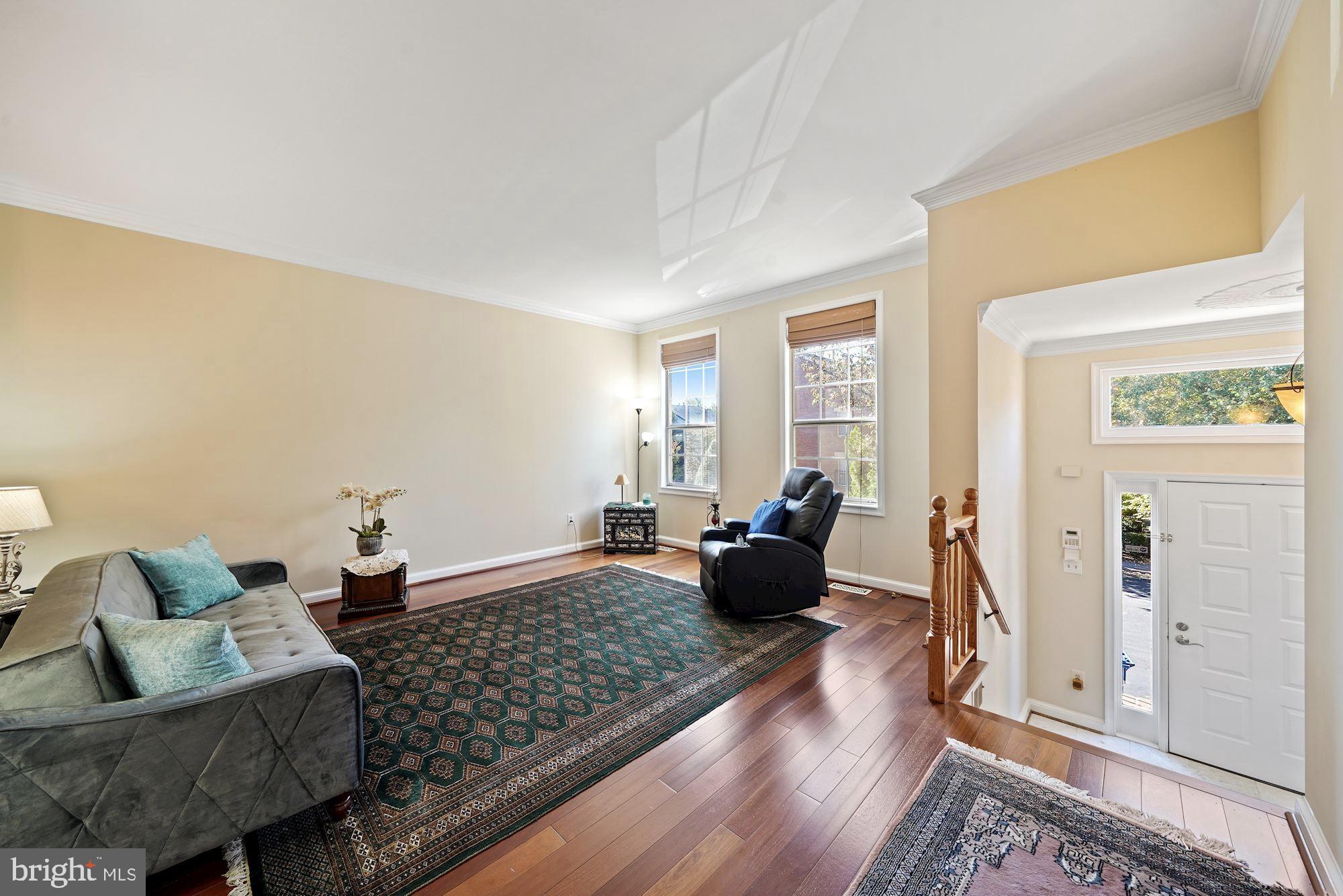 MCLEAN MEWS - Residential