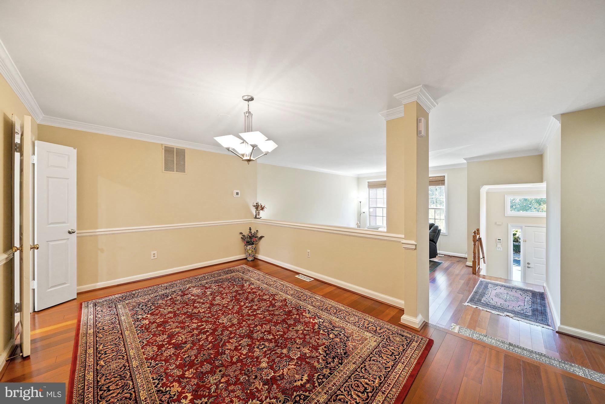 MCLEAN MEWS - Residential