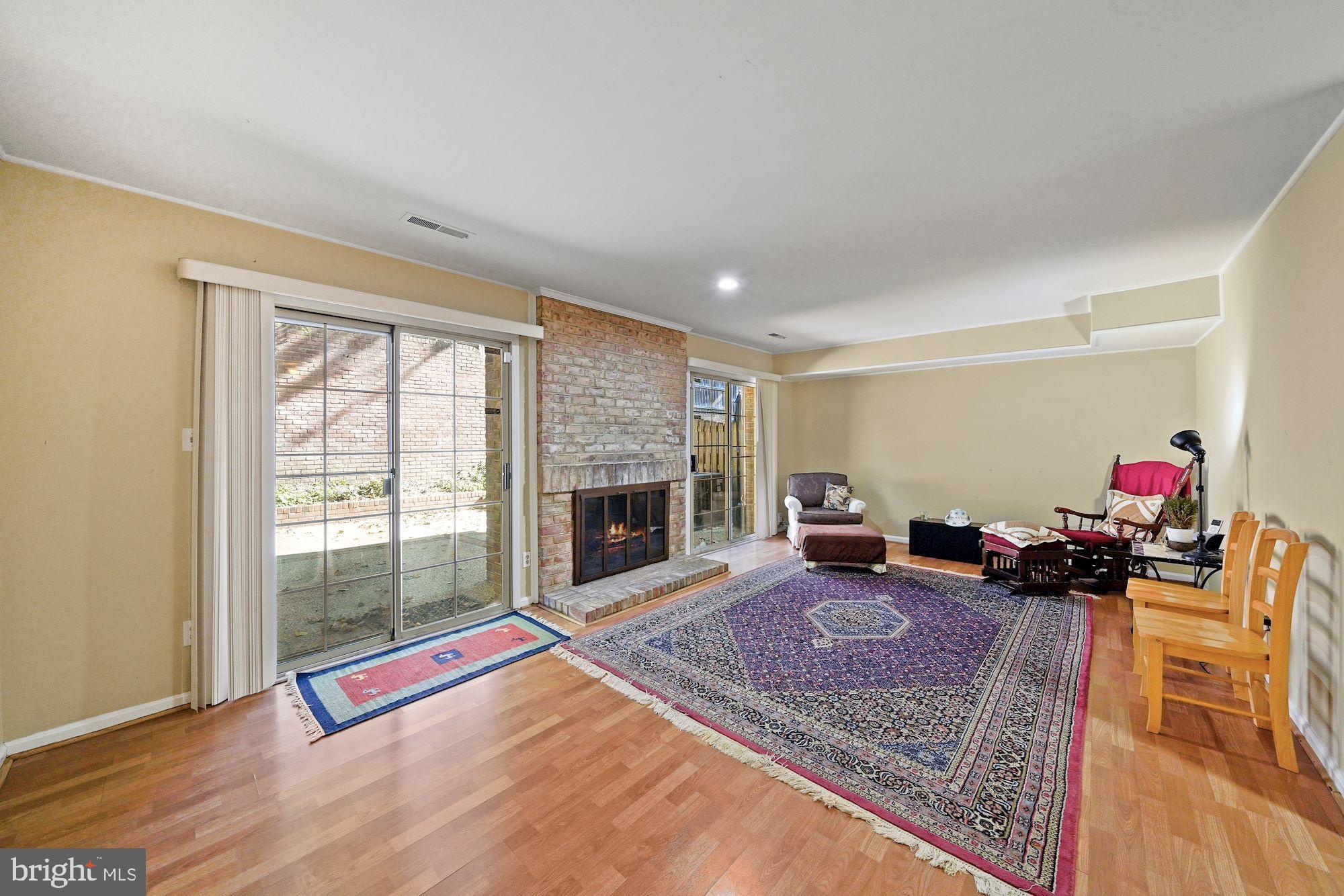 MCLEAN MEWS - Residential