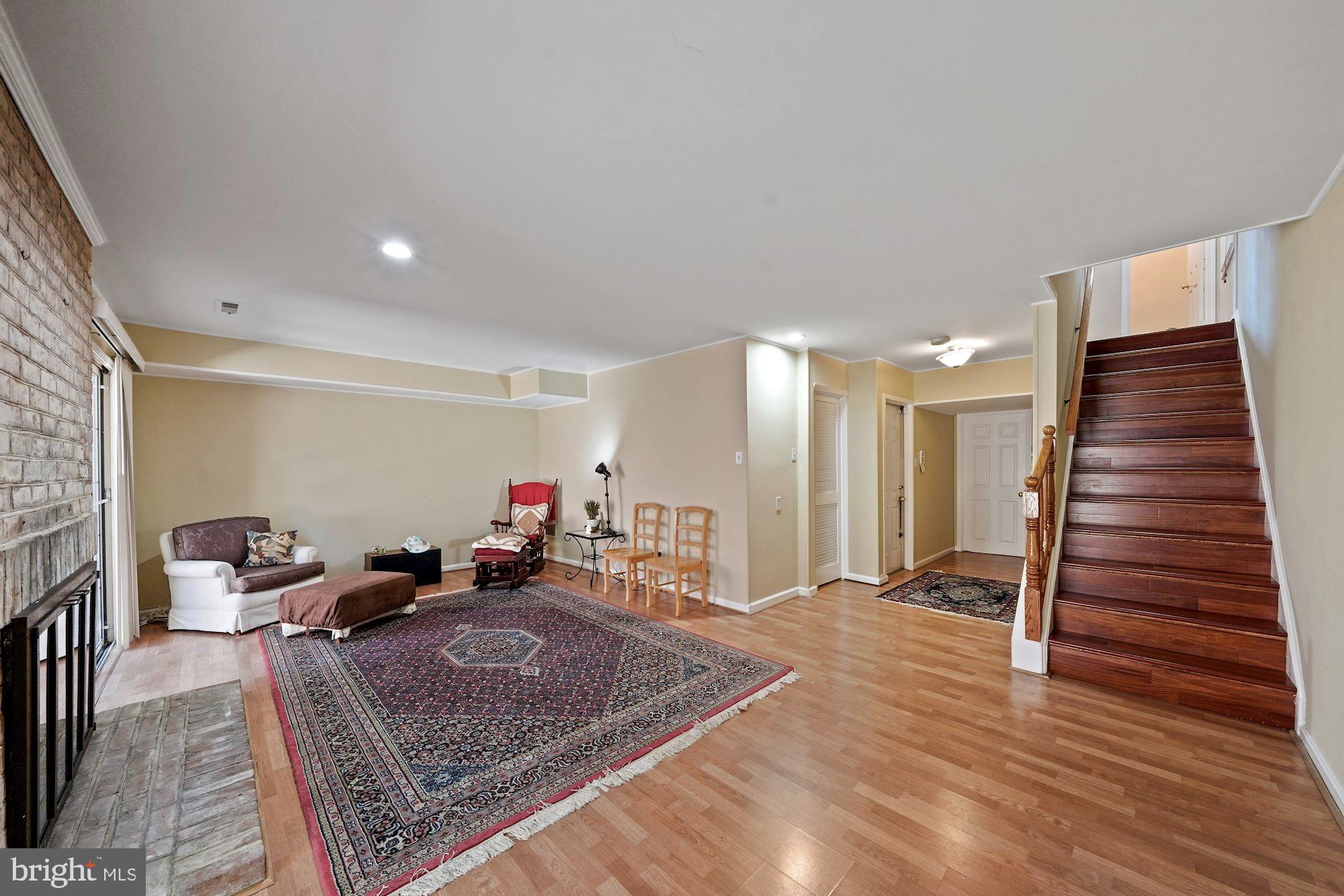 MCLEAN MEWS - Residential