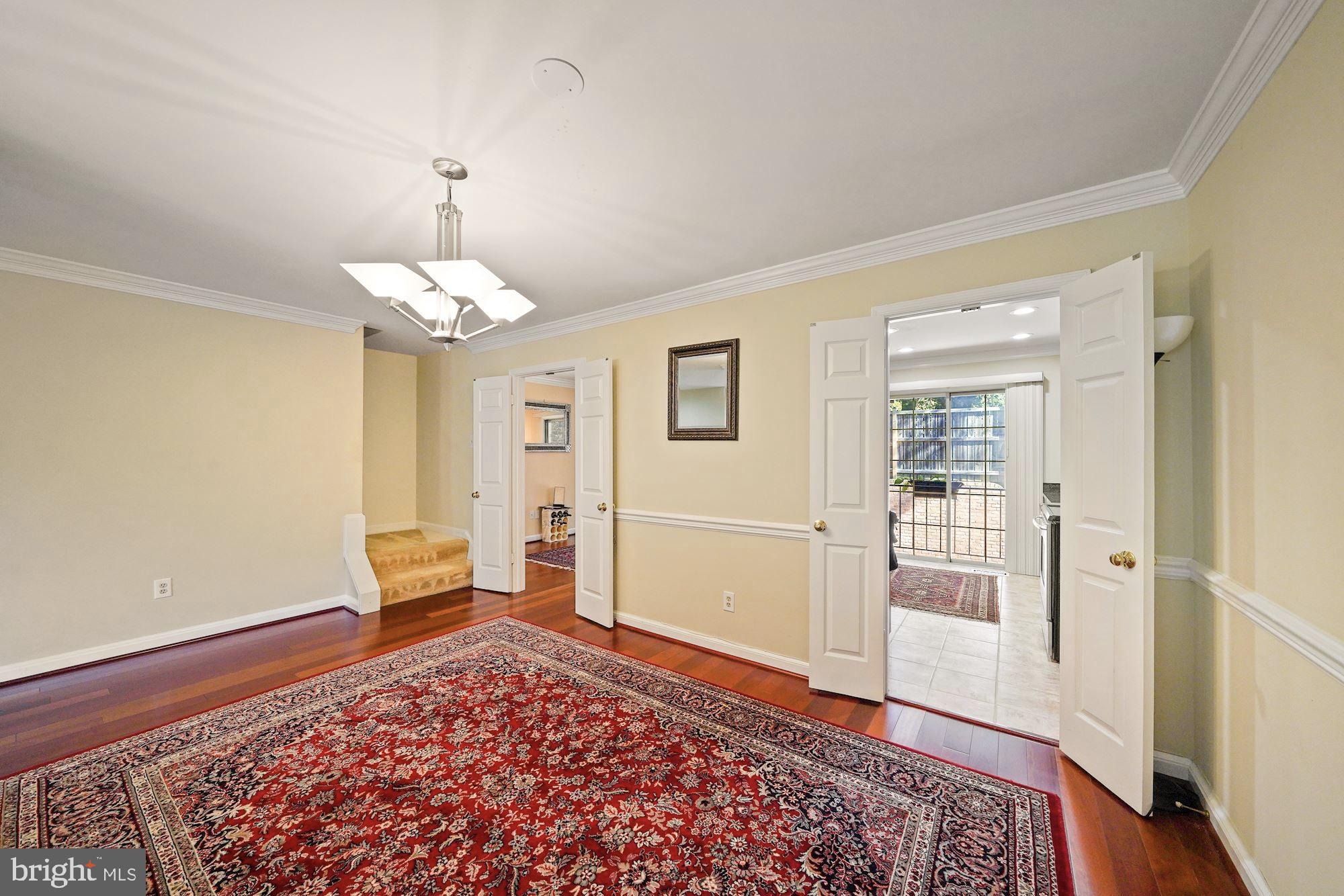 MCLEAN MEWS - Residential