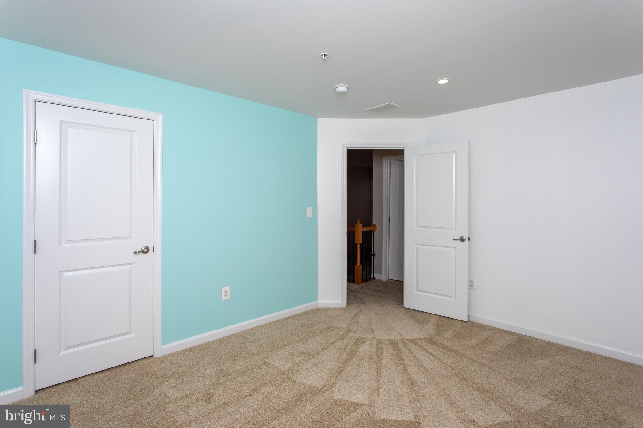 OAK CREEK CLUB - Residential