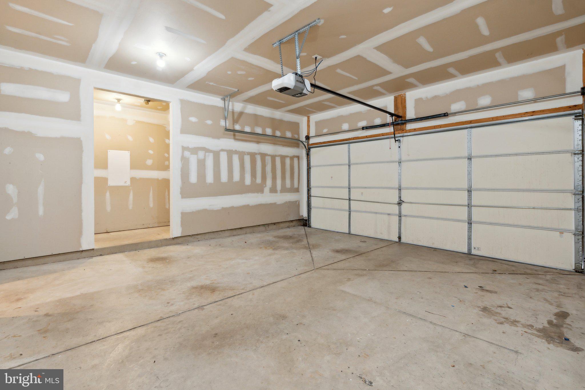 LAUREL HILL LANDBAY - Residential