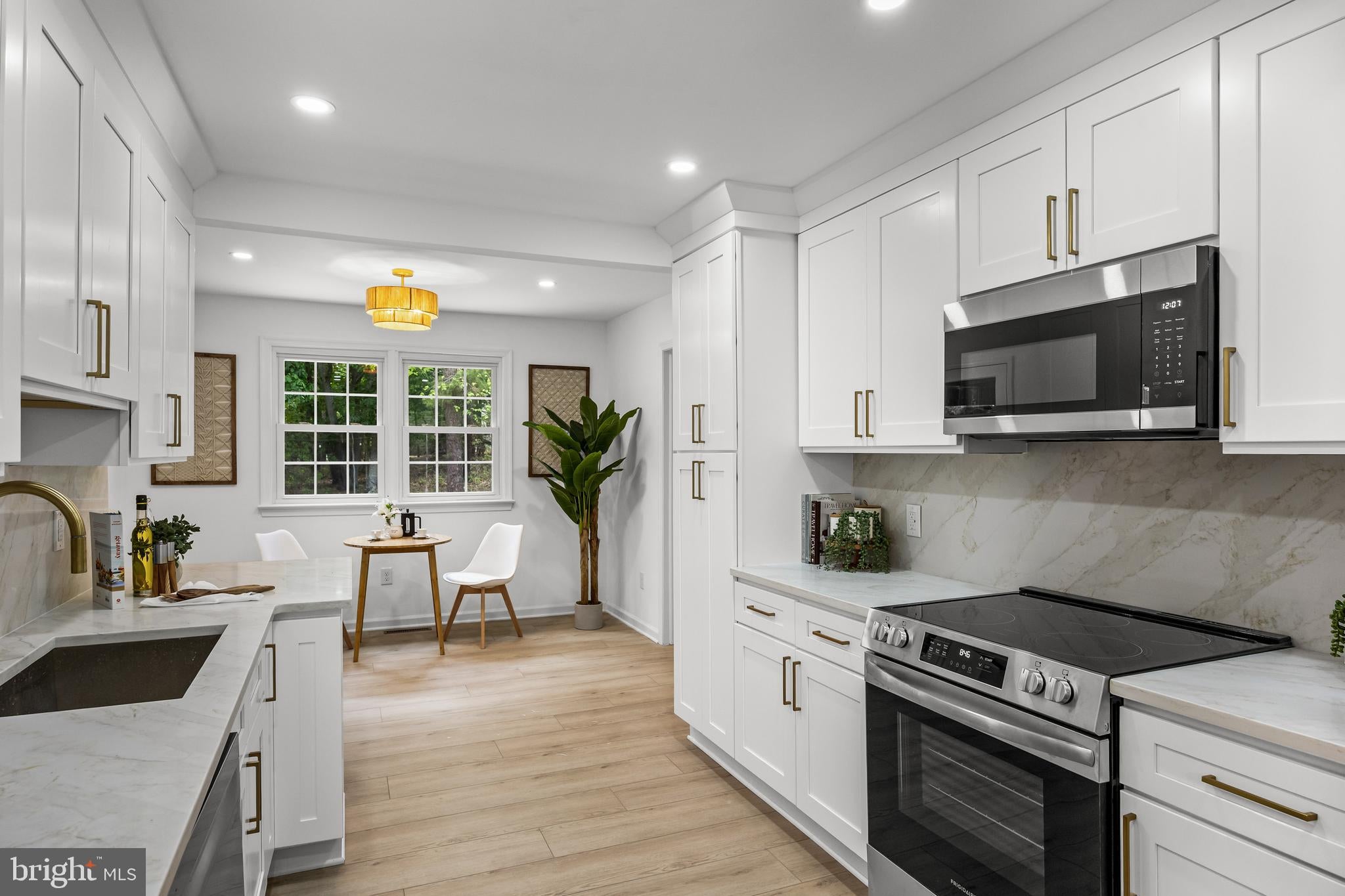 2 WOODS EDGE COURT