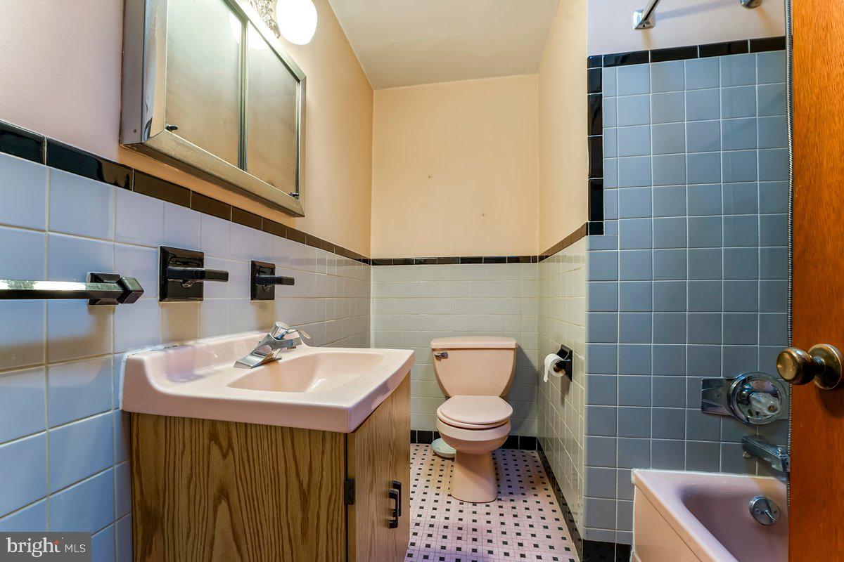 ELMWOOD PARK - Residential