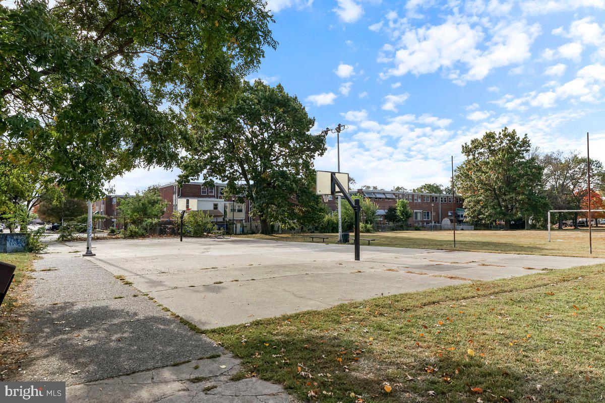 ELMWOOD PARK - Residential