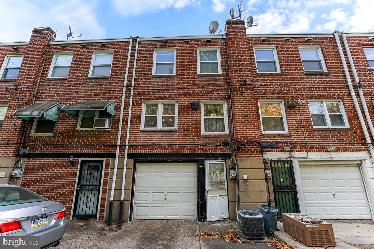 ELMWOOD PARK - Residential