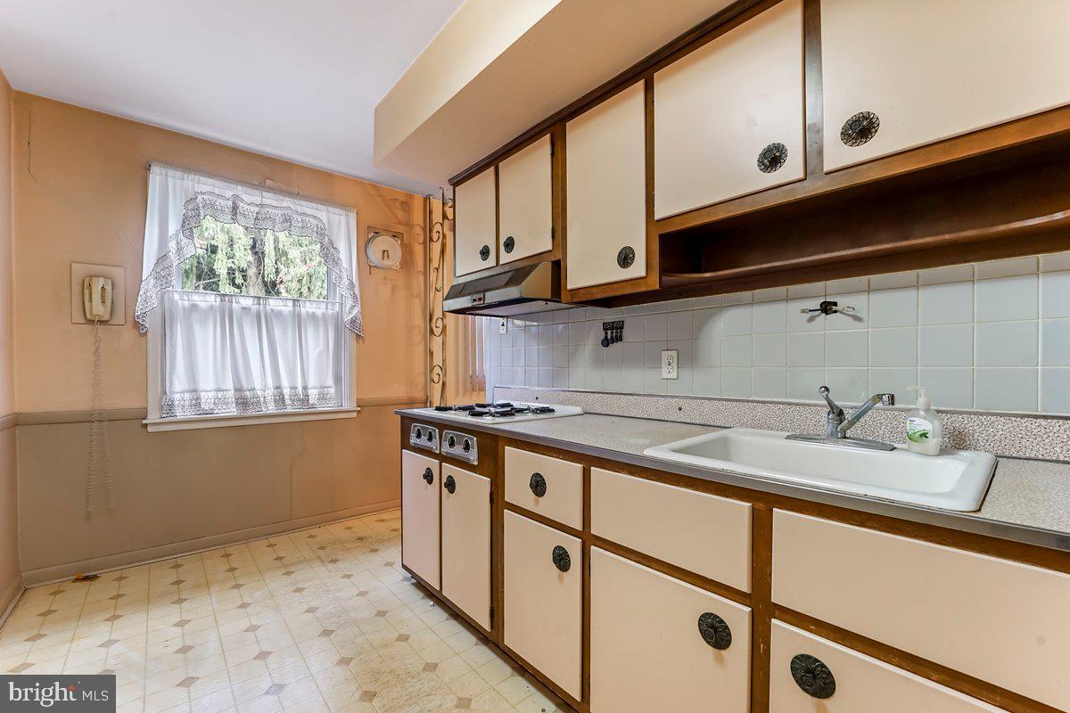 ELMWOOD PARK - Residential