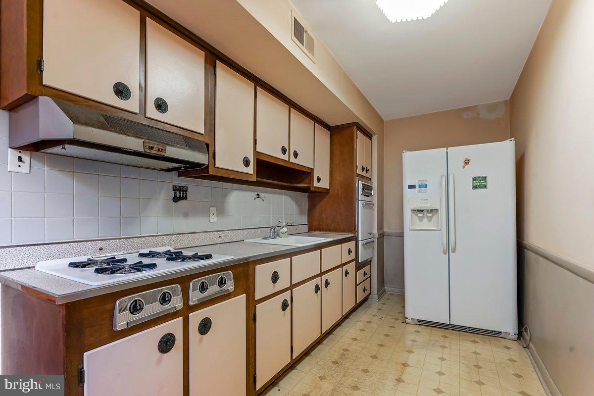 ELMWOOD PARK - Residential