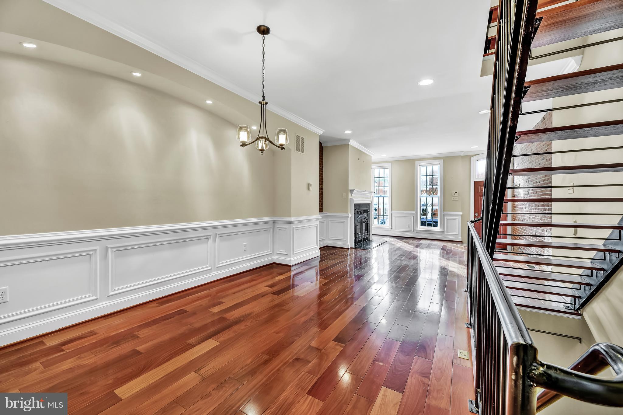 RIVERSIDE - Residential Lease