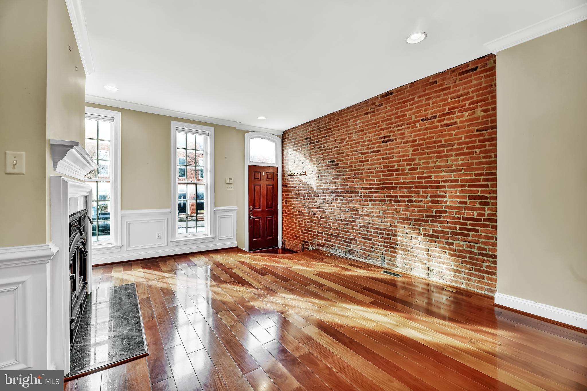 RIVERSIDE - Residential Lease