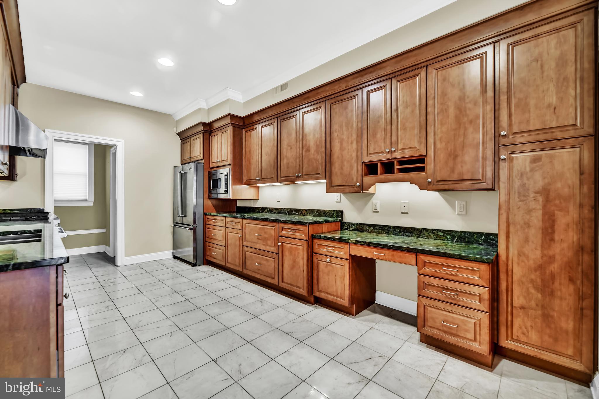 RIVERSIDE - Residential Lease