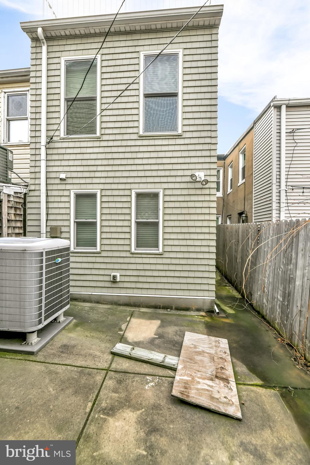 RIVERSIDE - Residential Lease