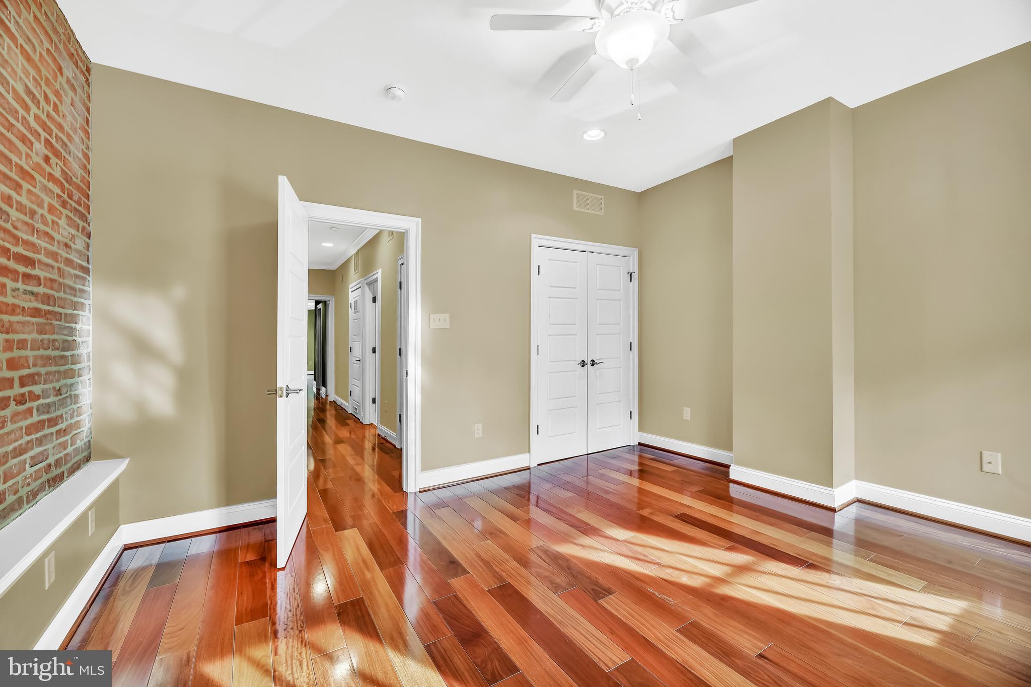 RIVERSIDE - Residential Lease