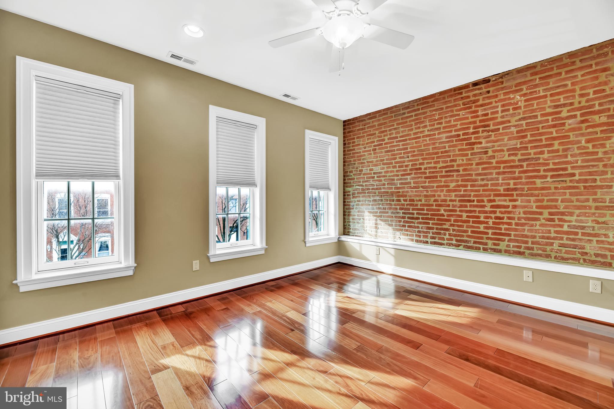 RIVERSIDE - Residential Lease