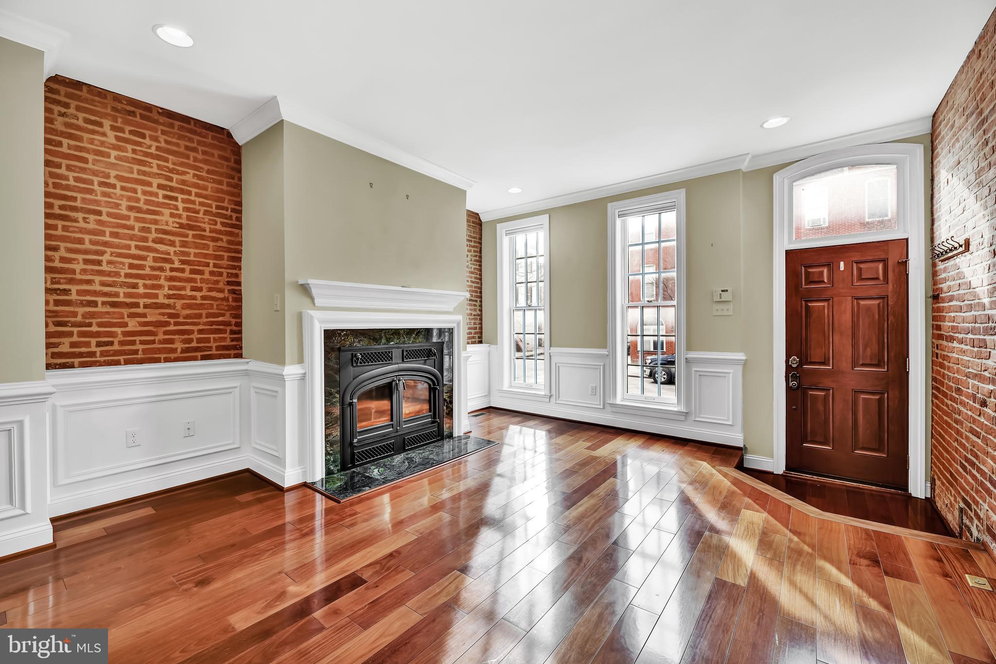 RIVERSIDE - Residential Lease