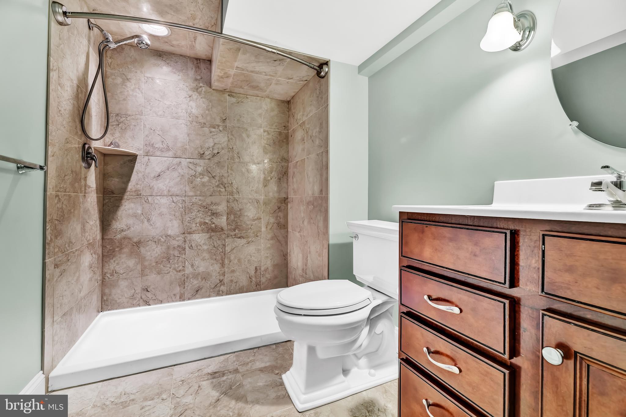 RIVERSIDE - Residential Lease