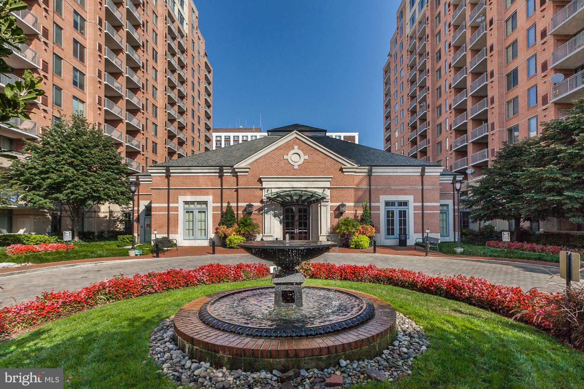 PIKE AND ROSE - Residential