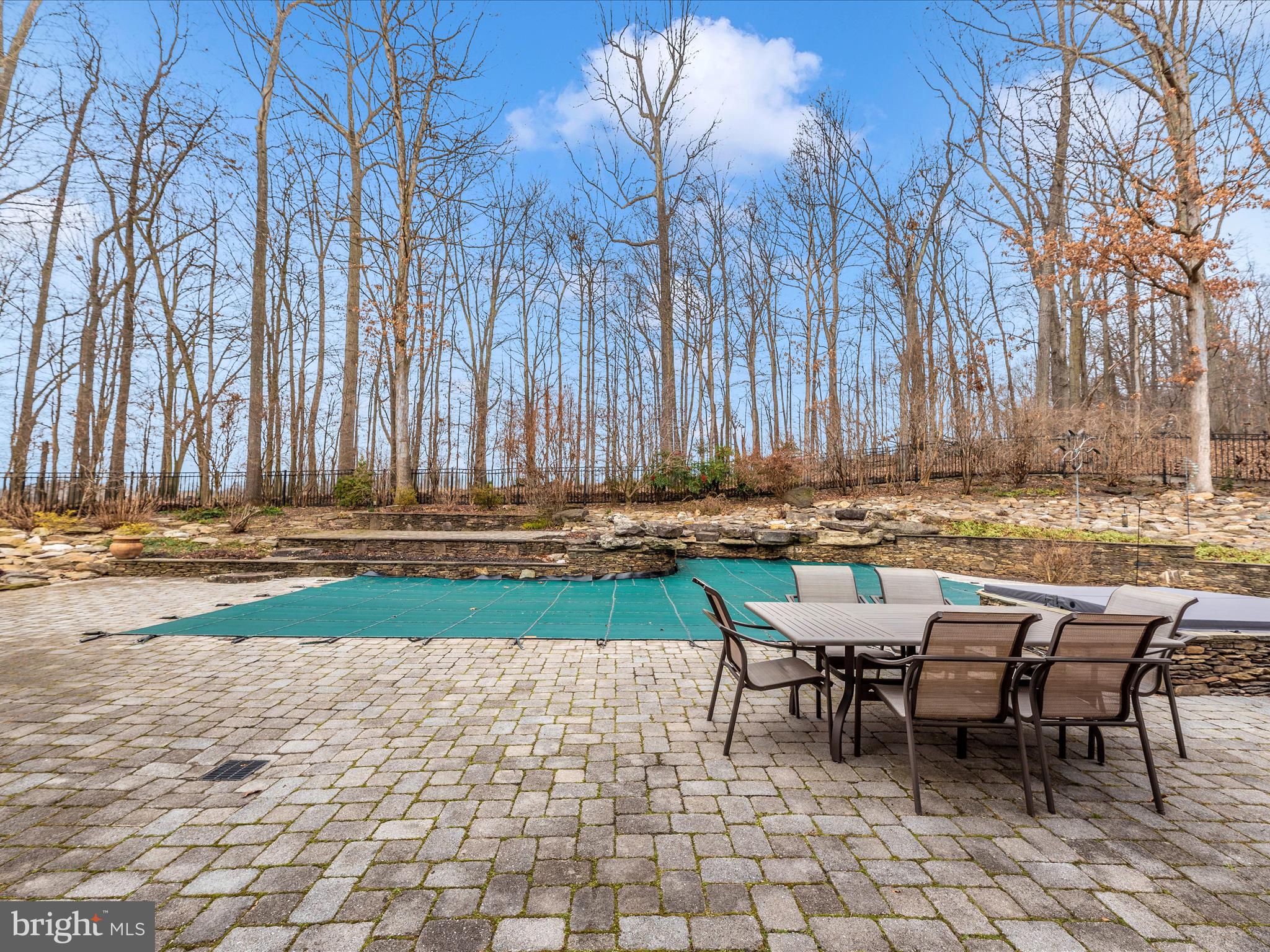 RIVER DOWNS - Residential