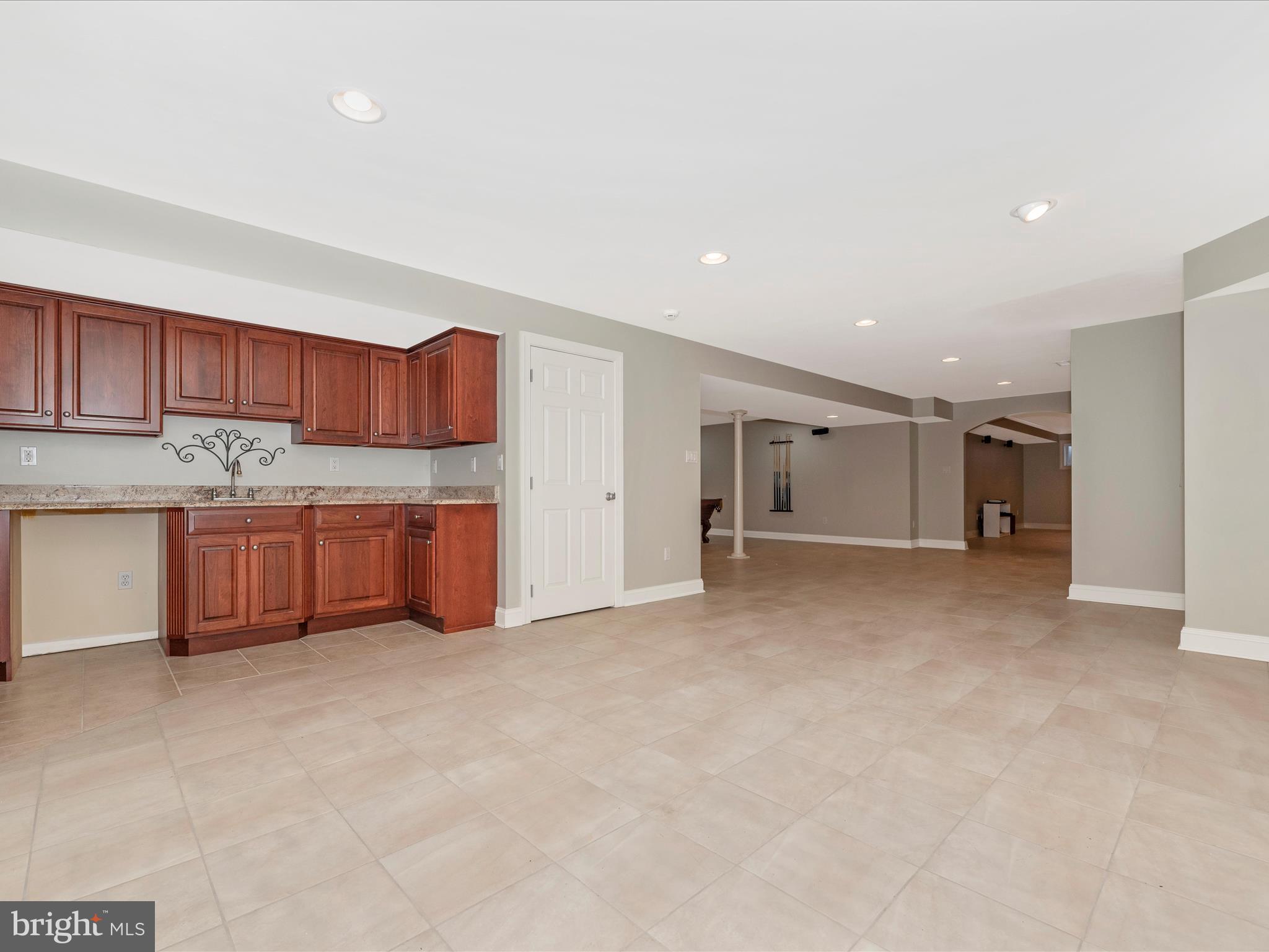 RIVER DOWNS - Residential