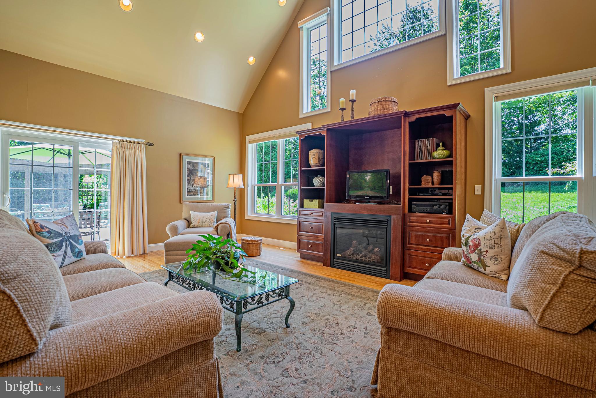 402 CRESTVIEW DRIVE