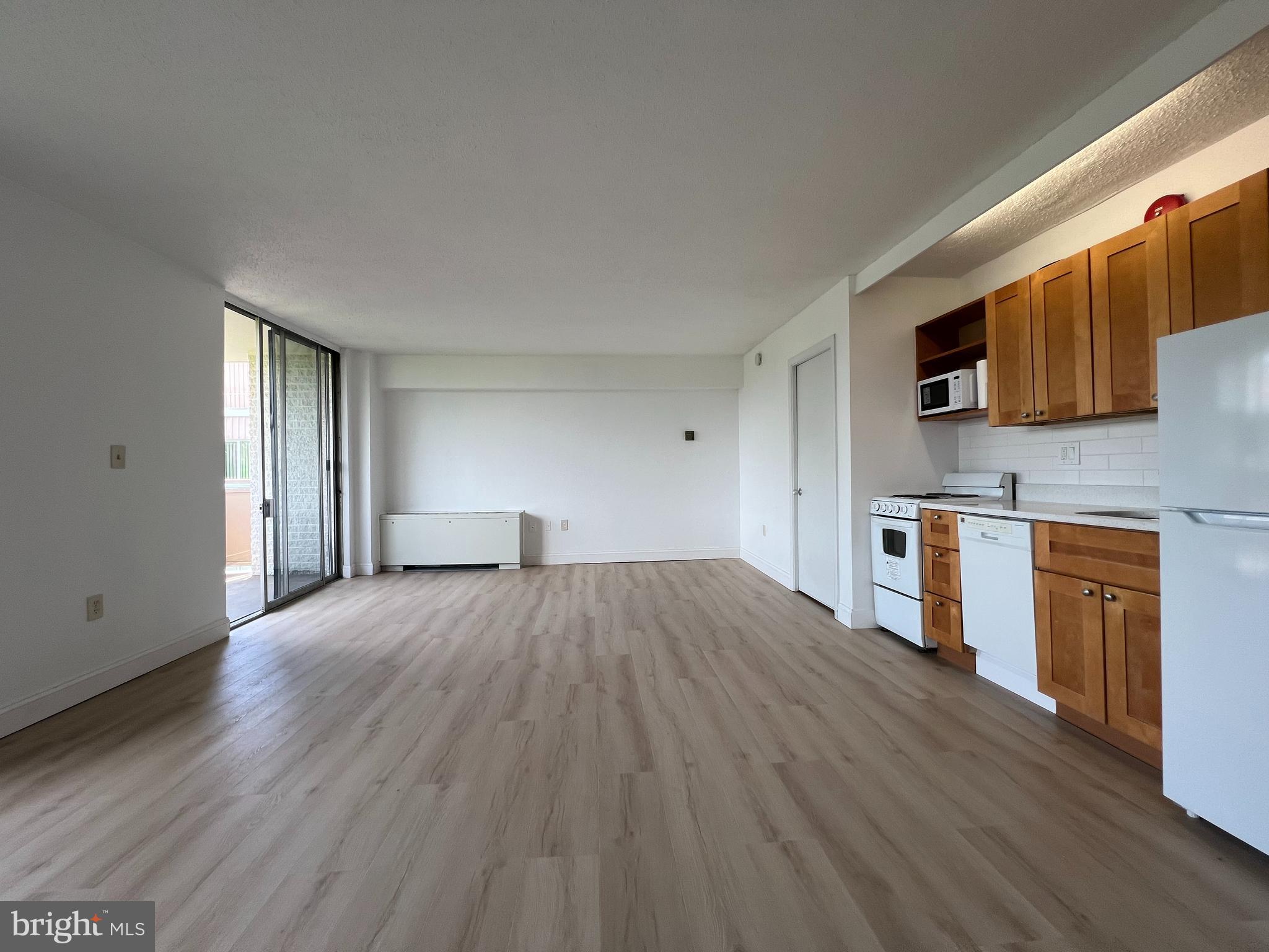 LAKESIDE TERRACE - Residential Lease