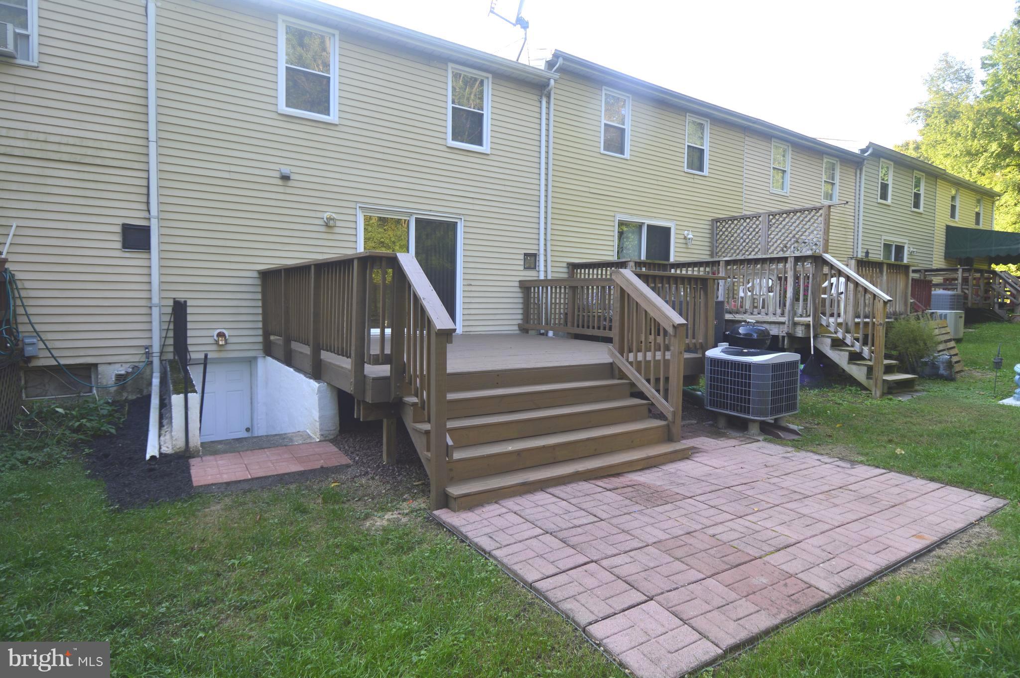 TOWN & COUNTRY APARTMENTS CARNEY - Residential