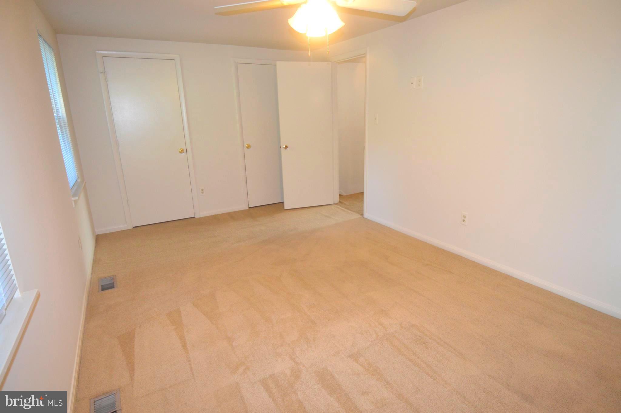 TOWN & COUNTRY APARTMENTS CARNEY - Residential