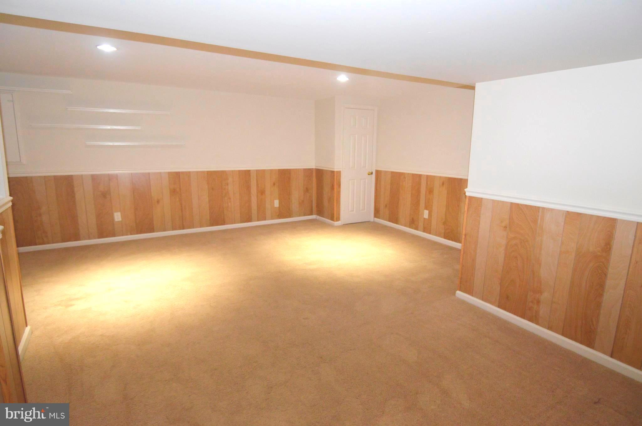 TOWN & COUNTRY APARTMENTS CARNEY - Residential