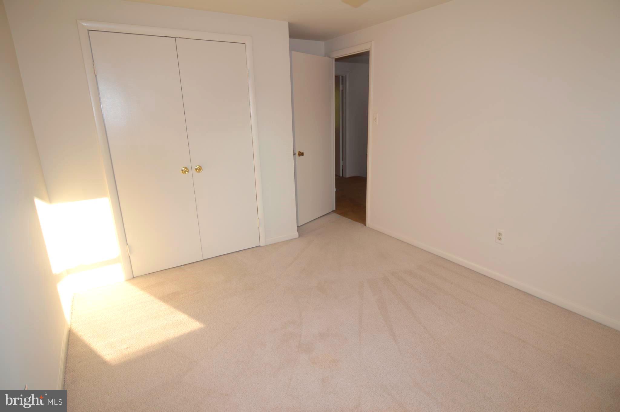 TOWN & COUNTRY APARTMENTS CARNEY - Residential