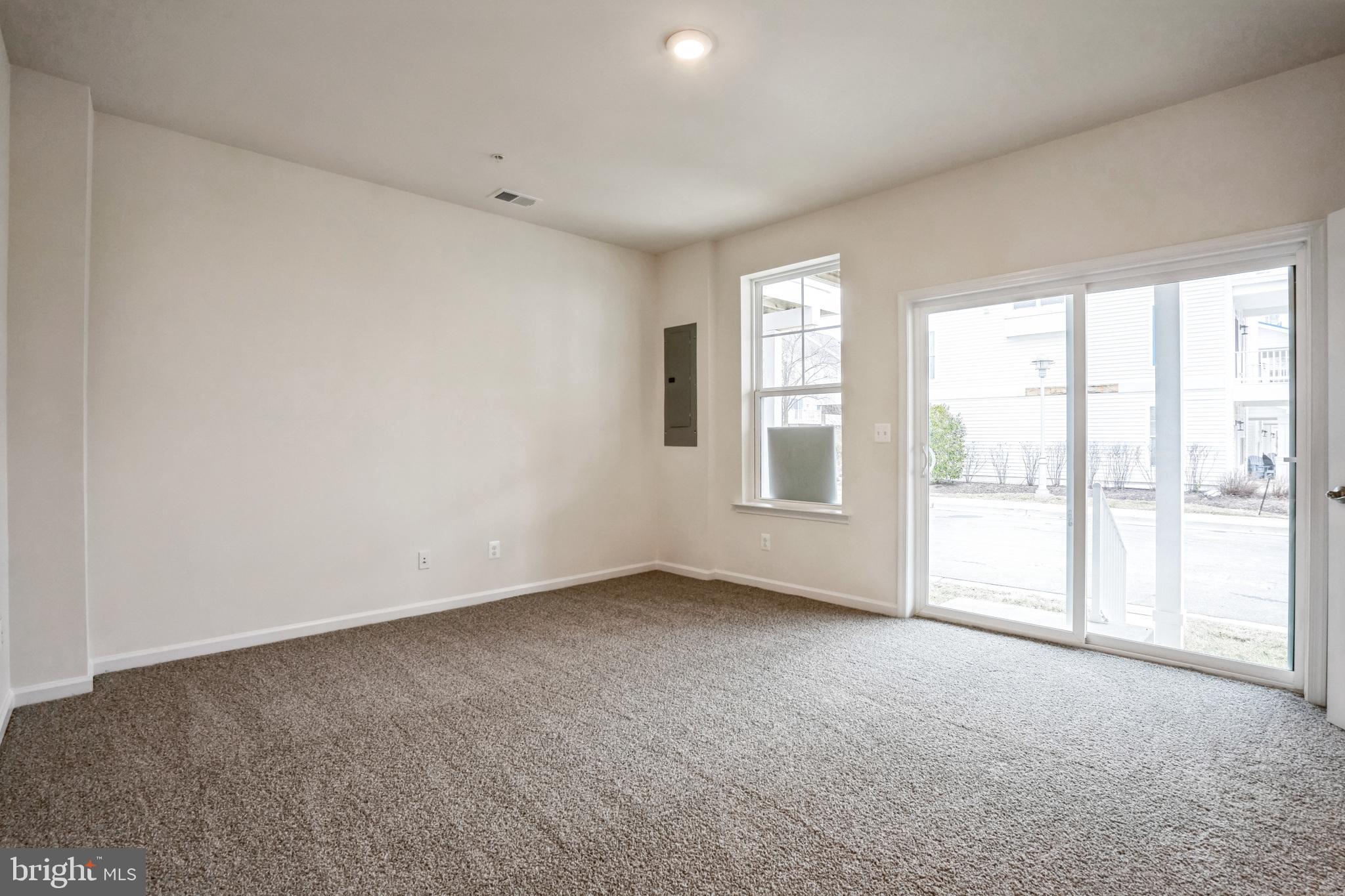 DEEP HARBOUR - Residential