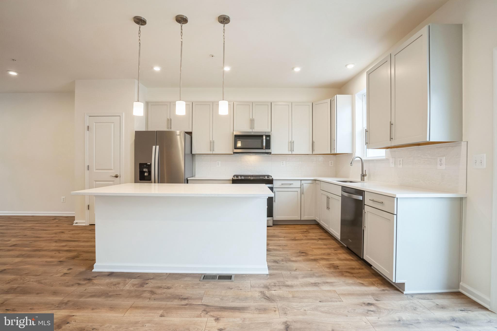 DEEP HARBOUR - Residential