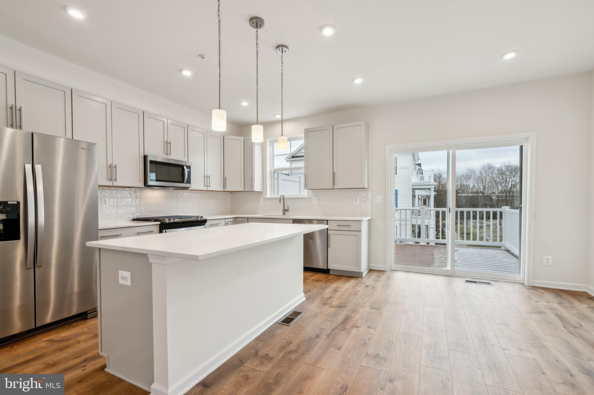 DEEP HARBOUR - Residential