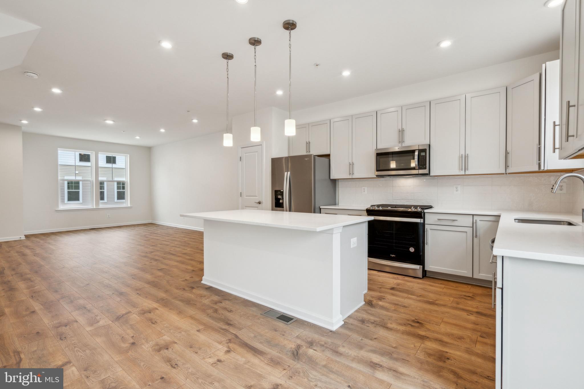 DEEP HARBOUR - Residential