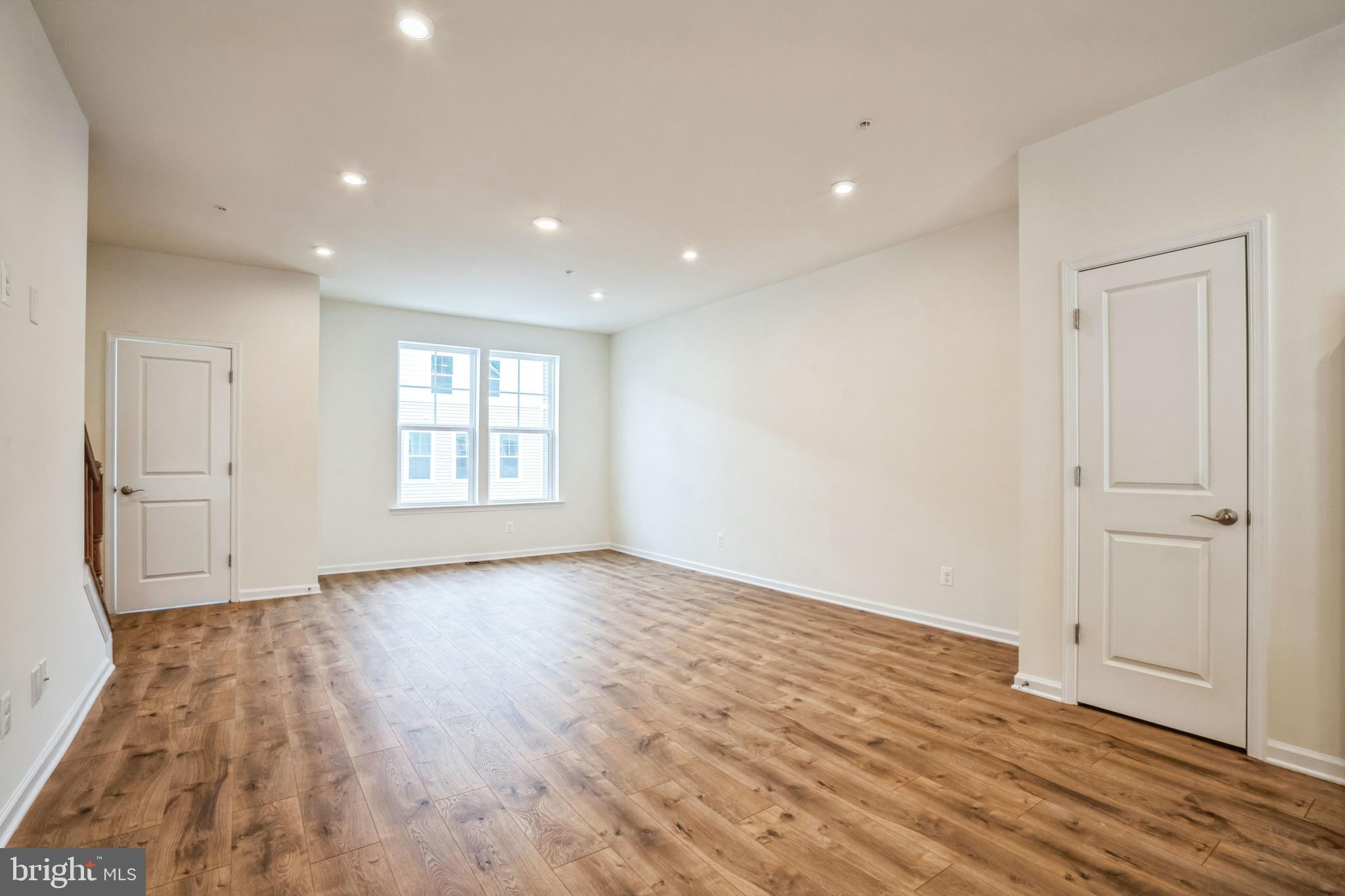 DEEP HARBOUR - Residential