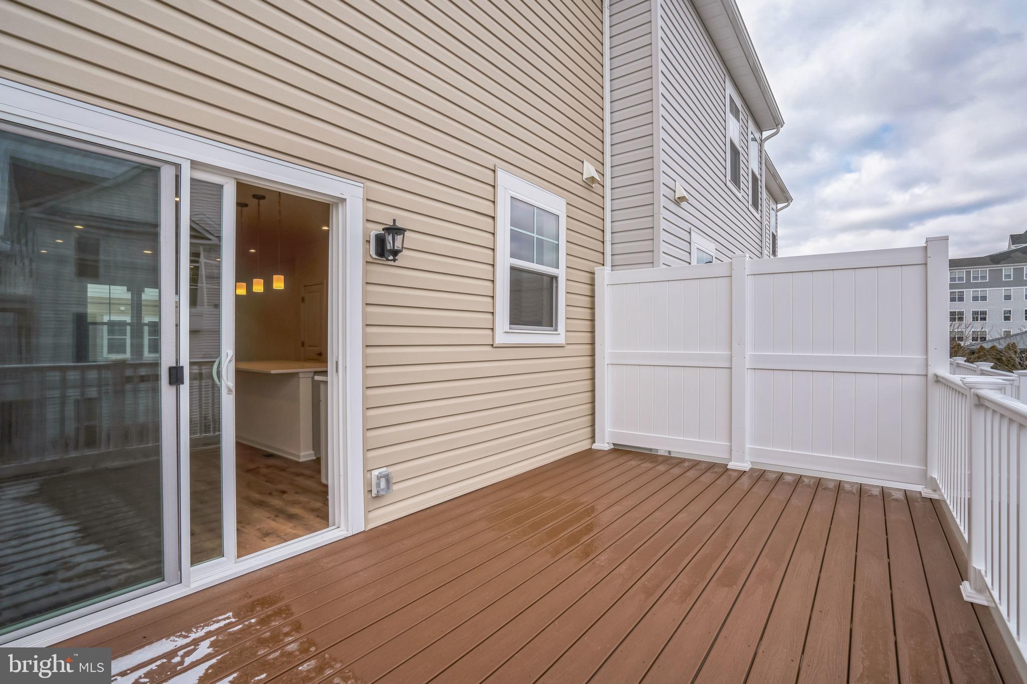 DEEP HARBOUR - Residential