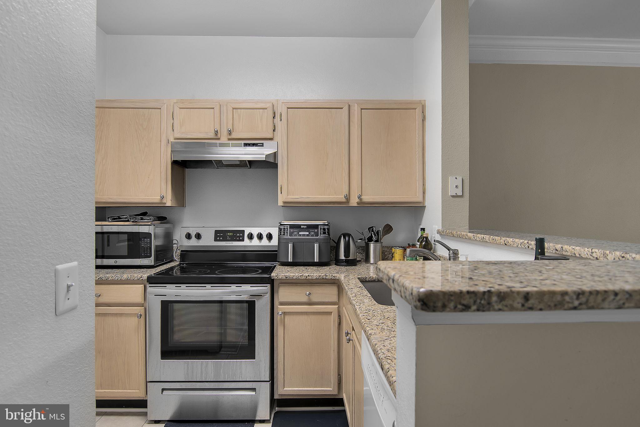 GATES OF MCLEAN - Residential