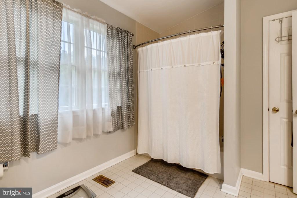 HUNTERS RUN - Residential