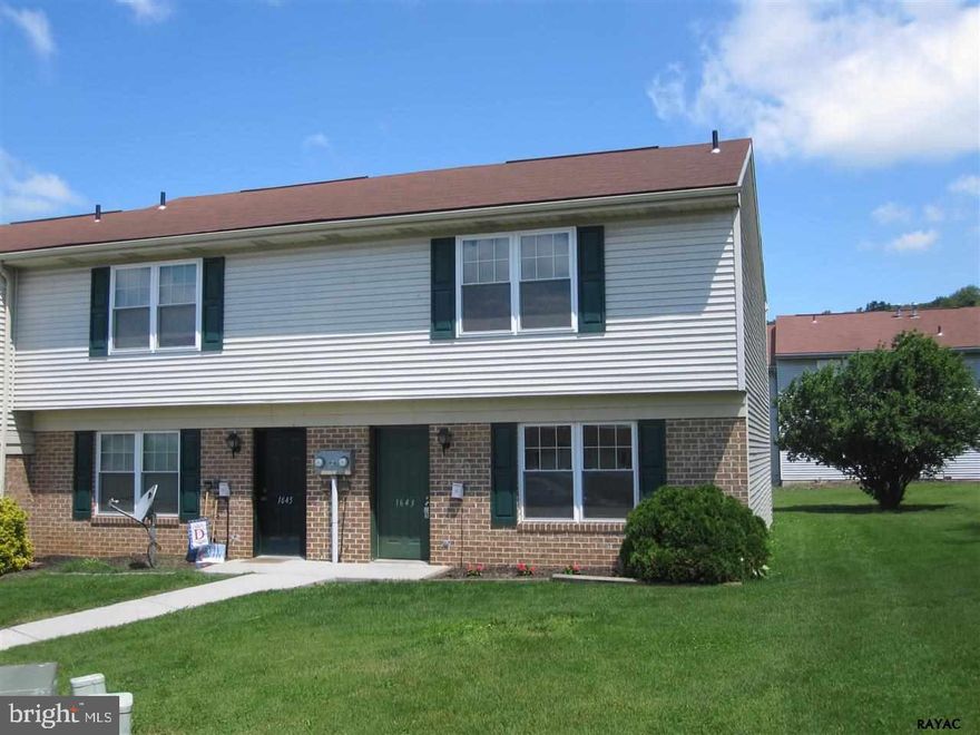 This condo is situated in a great location for shopping, next to a large park and convenient access to all main roads.  This 3 bedroom, 1 1/2 bath offers very low taxes, low condo fees, comes with most appliances, has a storage shed and is an end unit!  With interest rates so low, you can buy for less than comparable rents.  Come take a look!