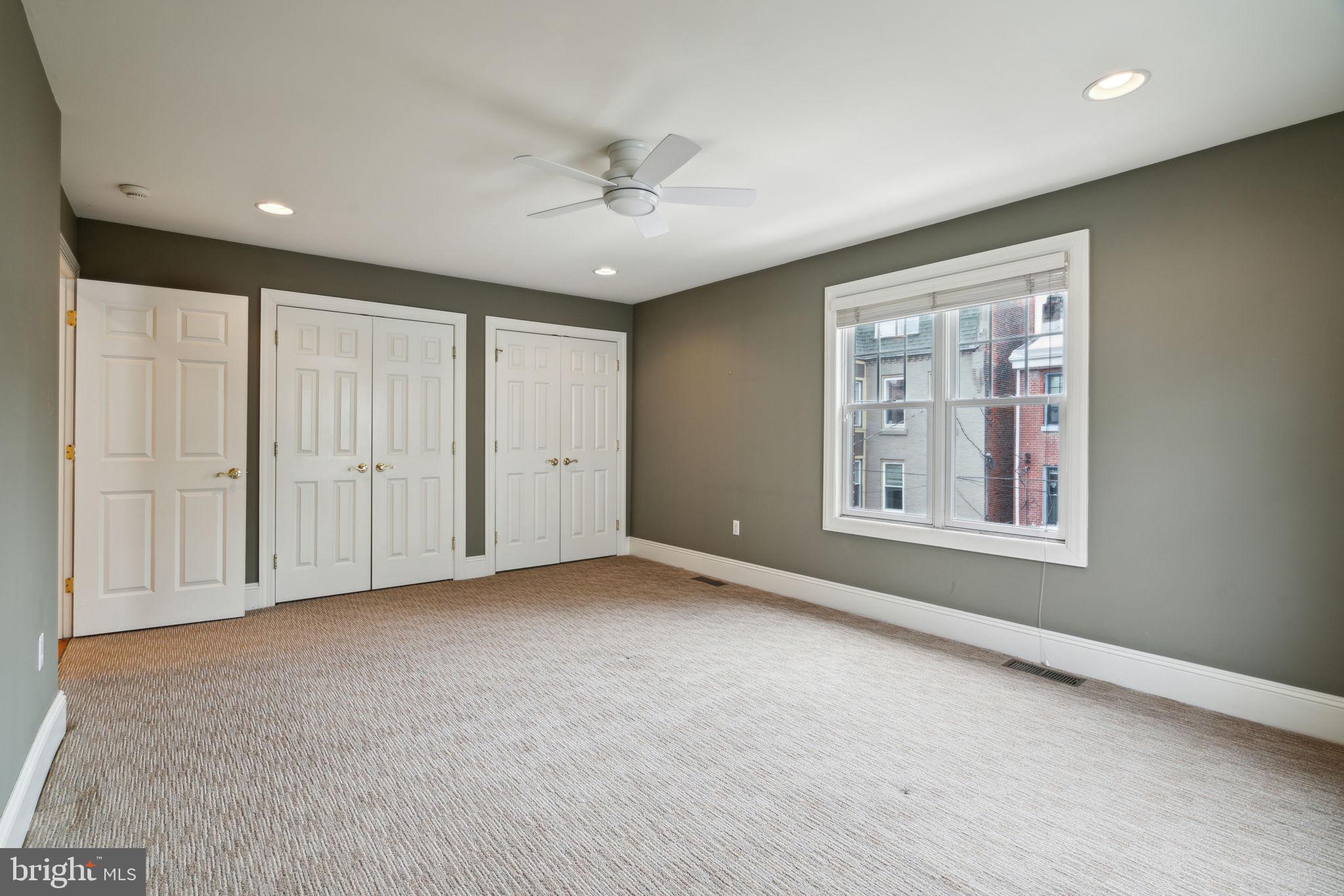 QUEEN VILLAGE - Residential