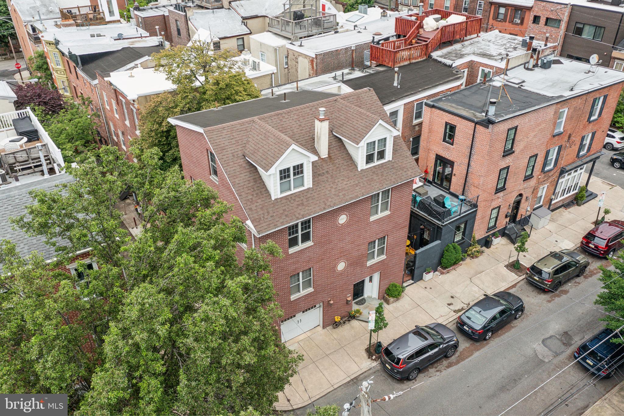 QUEEN VILLAGE - Residential